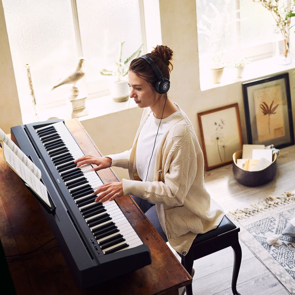 YAMAHA P45 PIANOFORTE DIGITALE 88 TASTI PESATI NERO