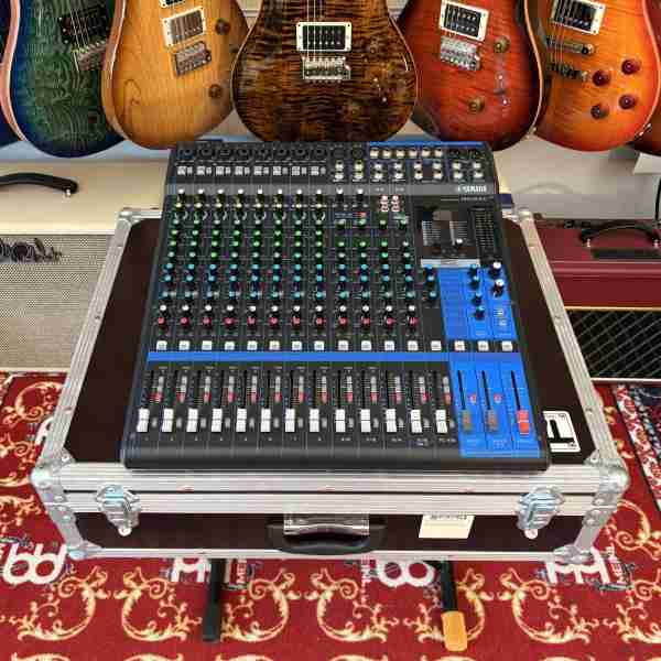 YAMAHA MG16XU Mixer 16 Canali USB Con Effetti + Thon Flight Case