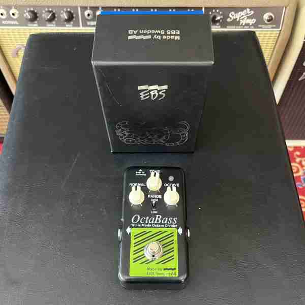 EBS OC-BL OctaBass Blue Label - EFFETTO OCTAVER ANALOGICO A PEDALE PER BASSO